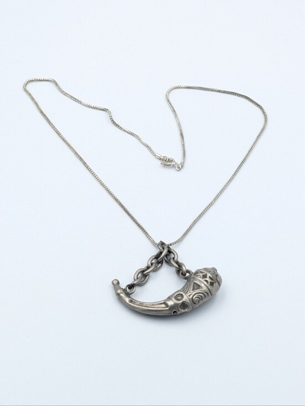Antique Victorian Cornucopia / Horn pendant on vintage chain necklace - Picture 5 of 5
